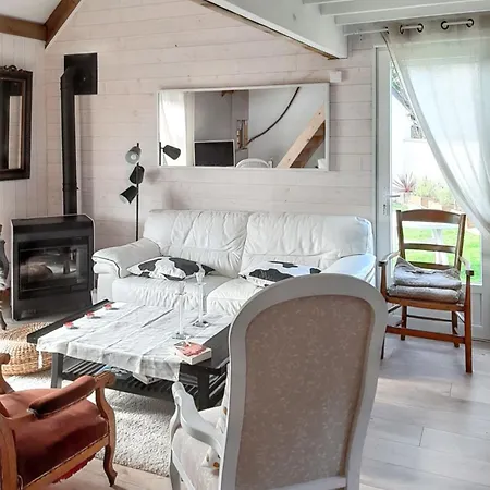 Holiday home Maison Charmante A Avec Jardin Clos