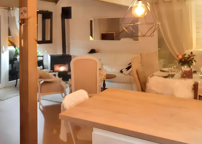 בית נופש Maison Charmante A Avec Jardin Clos *